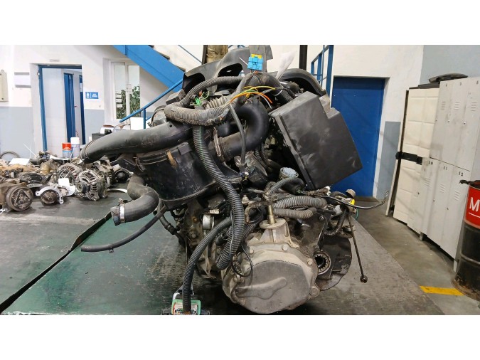 MOTOR CON ACCESORIOS Y CAJA DE CAMBIOS PEUGEOT PART CBESP.P.LAT.DW8 2001