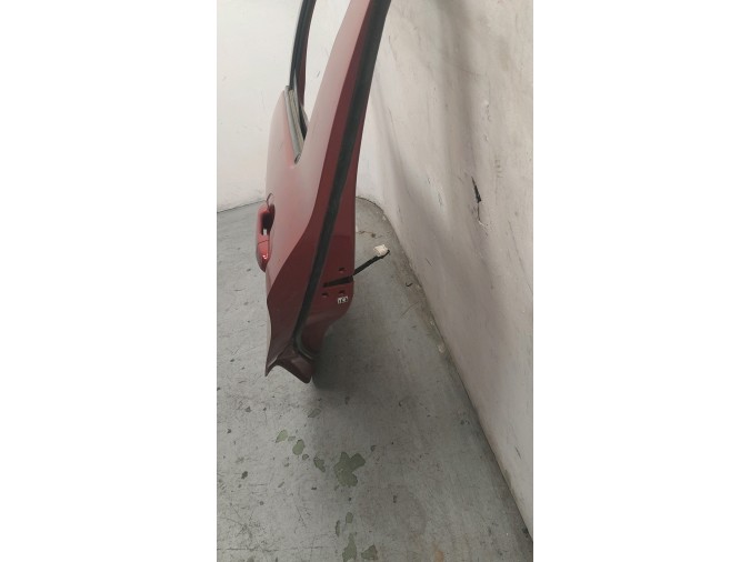 PUERTA TRASERA IZQUIERDA TOYOTA YARIS GRANATE 2013