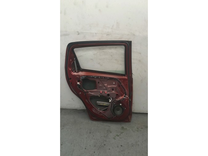PUERTA TRASERA IZQUIERDA TOYOTA YARIS GRANATE 2013