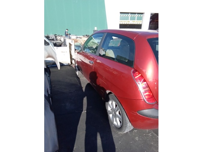 Consola central (zona trasera) LANCIA YPSILON 2004