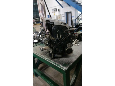 MOTOR CON ACCESORIOS Y CAJA DE CAMBIOS VOLVO S40 1999