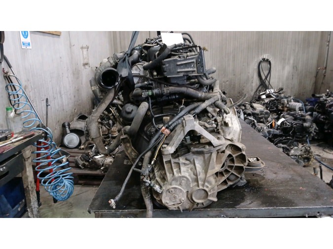 MOTOR CON ACCESORIOS Y CAJA DE CAMBIOS MAZDA 3 2005