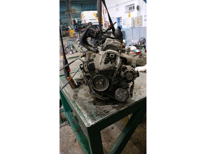 MOTOR CON ACCESORIOS Y CAJA DE CAMBIOS CITROEN C3 2003