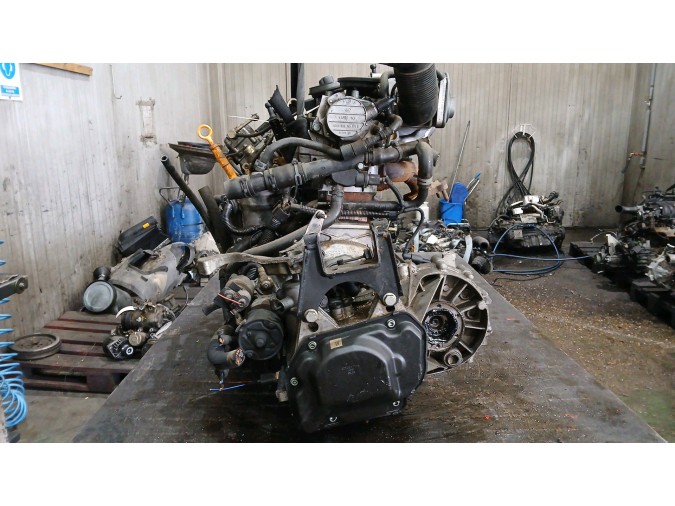 MOTOR CON ACCESORIOS Y CAJA DE CAMBIOS SKODA FABIA 2005