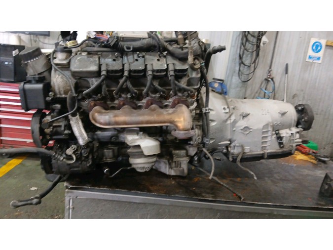 MOTOR CON ACCESORIOS Y CAJA DE CAMBIOS MERCEDES E 500 2002