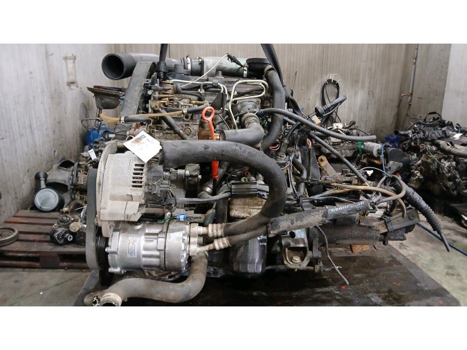 MOTOR CON ACCESORIOS Y CAJA DE CAMBIOS VOLKSWAGEN VENTO 1994