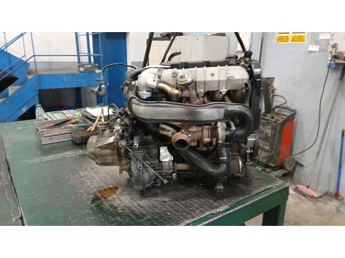Motor PEUGEOT 206 2001