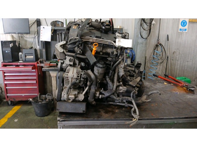 MOTOR CON ACCESORIOS Y CAJA DE CAMBIOS VOLKSWAGEN POLO 2003