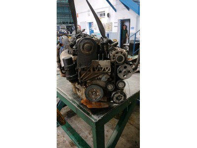 MOTOR CON ACCESORIOS Y CAJA DE CAMBIOS HYUNDAI TRAJET 2003