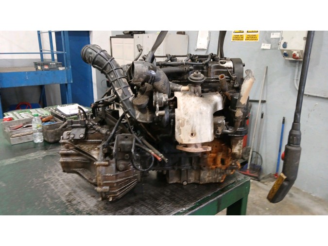 MOTOR CON ACCESORIOS Y CAJA DE CAMBIOS HYUNDAI TRAJET 2003