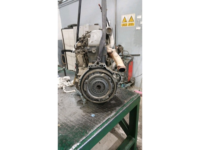 MOTOR CON ACCESORIOS SIN CAJA DE CAMBIOS MERCEDES MB 1993