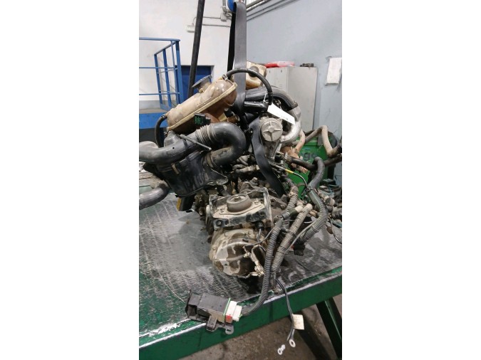 MOTOR CON ACCESORIOS Y CAJA DE CAMBIOS PEUGEOT PART CBESP.P.LAT.DW8 2002