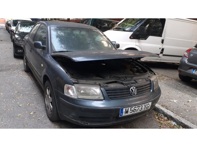 MANDO ELEVALUNAS DELANTERO DERECHO VOLKSWAGEN PASSAT 1999