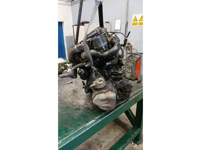 MOTOR CON ACCESORIOS Y CAJA DE CAMBIOS  2004