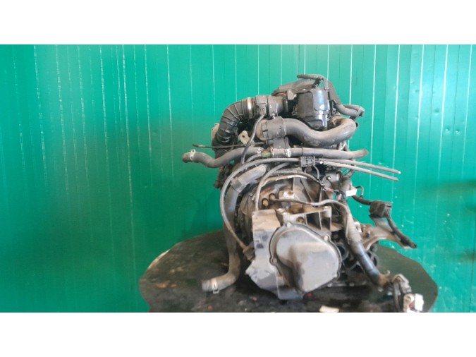MOTOR CON ACCESORIOS Y CAJA DE CAMBIOS MAZDA 2