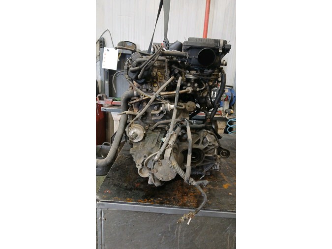 MOTOR CON ACCESORIOS Y CAJA DE CAMBIOS NISSAN PRIMERA 1998