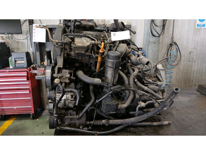 MOTOR CON ACCESORIOS Y CAJA DE CAMBIOS VOLKSWAGEN GOLF 2000