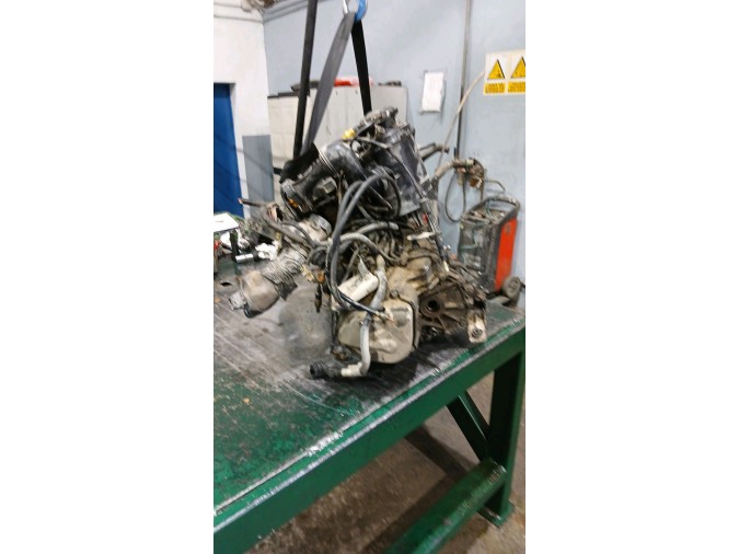 MOTOR CON ACCESORIOS Y CAJA DE CAMBIOS PEUGEOT 106 1994