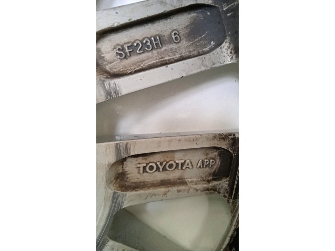 LLANTA TOYOTA LAND CRUISER GRIS 2020