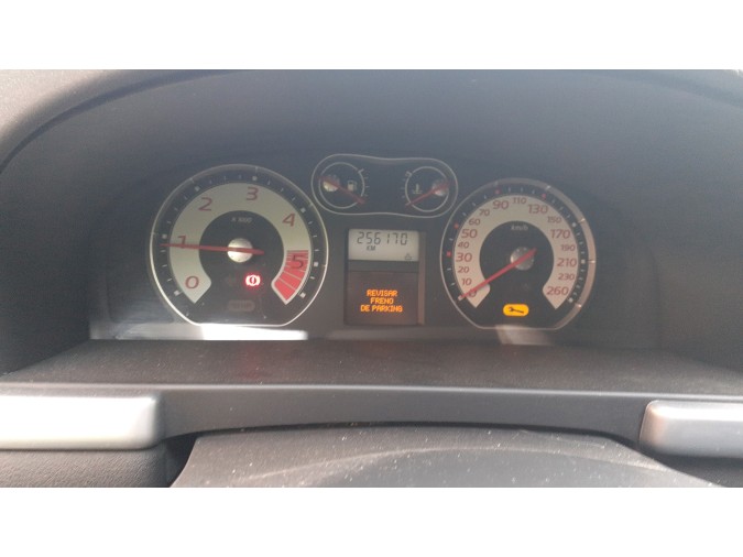 REJILLA DELANTERA RENAULT LAGUNA 2006
