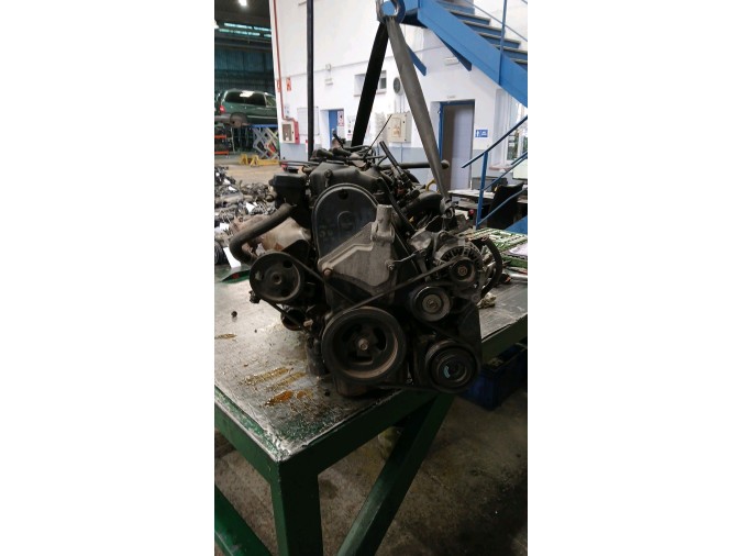 MOTOR CON ACCESORIOS Y CAJA DE CAMBIOS CHRYSLER VOYAGER / GRAND VOYAGER III 2001