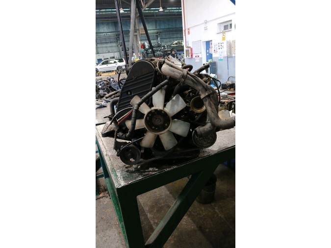 MOTOR CON ACCESORIOS Y CAJA DE CAMBIOS NISSAN VANETTE 1998
