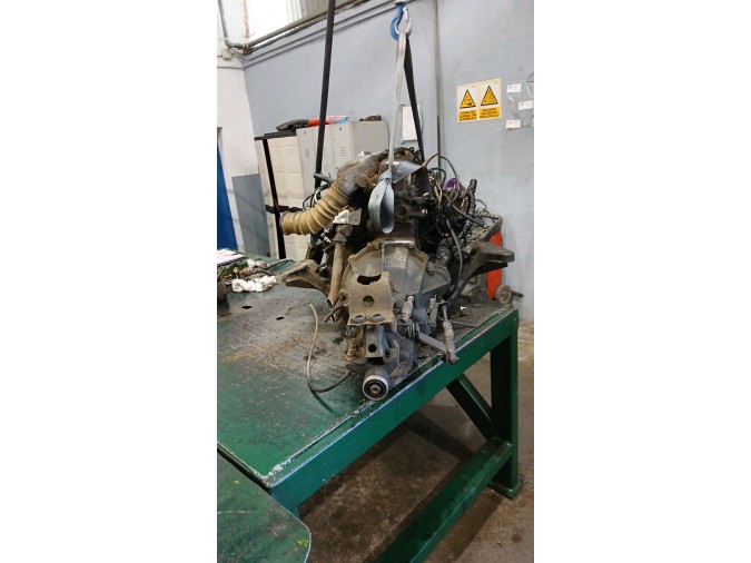MOTOR CON ACCESORIOS Y CAJA DE CAMBIOS NISSAN VANETTE 1998