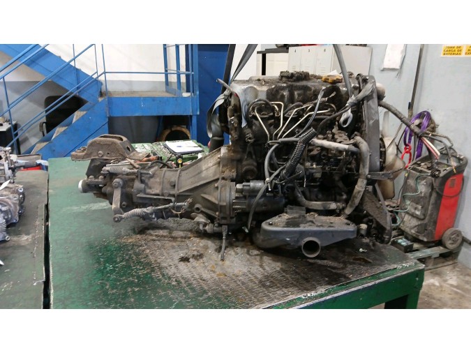 MOTOR CON ACCESORIOS Y CAJA DE CAMBIOS NISSAN VANETTE 1998