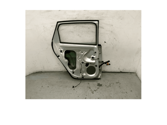 PUERTA TRASERA IZQUIERDA VOLKSWAGEN POLO PLATA 2011