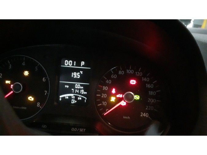 REJILLA PARAGOLPES DELANTERO VOLKSWAGEN POLO 2011