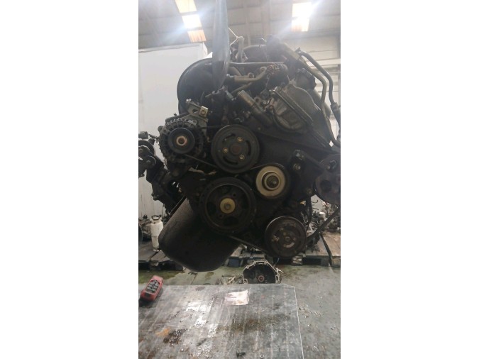 MOTOR CON ACCESORIOS Y CAJA DE CAMBIOS TOYOTA YARIS 2001