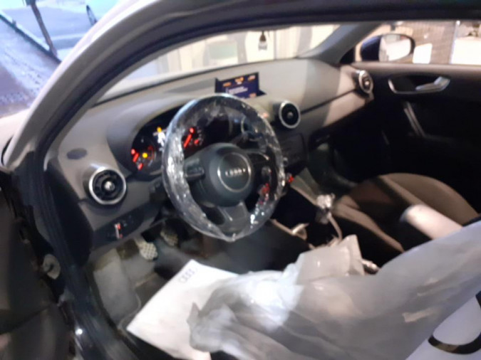 Coche despiece completo AUDI A1 00130390