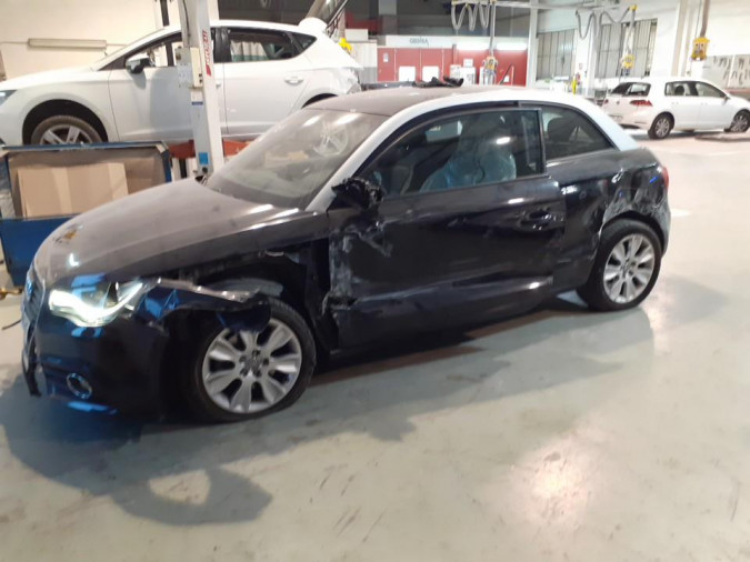Coche despiece completo AUDI A1 00130390