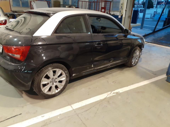 Coche despiece completo AUDI A1 00130390