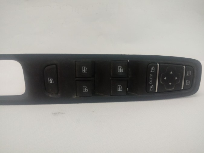 MANDO ELEVALUNAS DELANTERO IZQUIERDO RENAULT CAPTUR 2016
