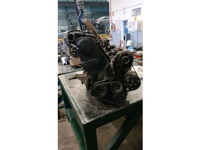 MOTOR CON ACCESORIOS Y CAJA DE CAMBIOS  1995