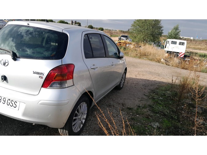 ELEVALUNAS DELANTERO DERECHO TOYOTA YARIS 2010