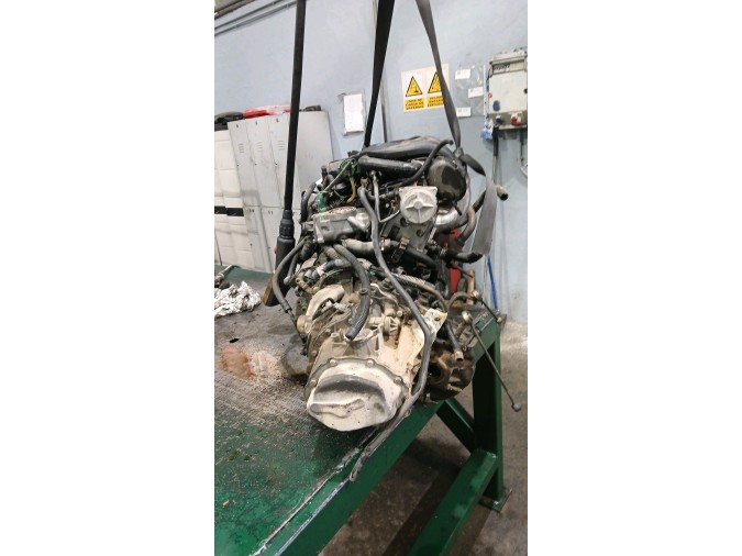 MOTOR CON ACCESORIOS Y CAJA DE CAMBIOS PEUGEOT PART FG 190 1.9 2001