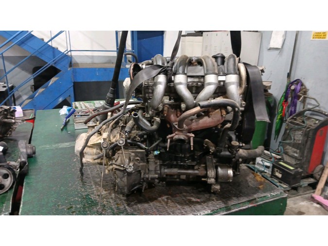 MOTOR CON ACCESORIOS Y CAJA DE CAMBIOS PEUGEOT PART FG 190 1.9 2001