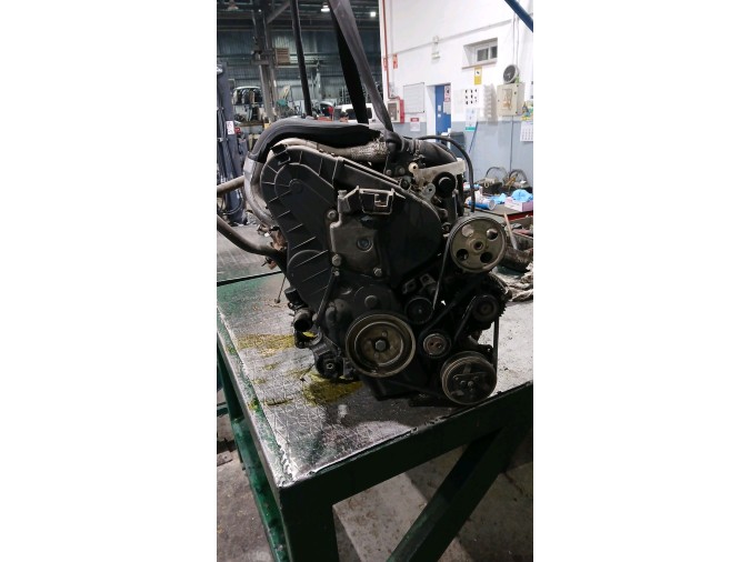 MOTOR CON ACCESORIOS Y CAJA DE CAMBIOS PEUGEOT PARTNER 2001