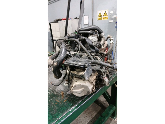 MOTOR CON ACCESORIOS Y CAJA DE CAMBIOS PEUGEOT PARTNER 2001