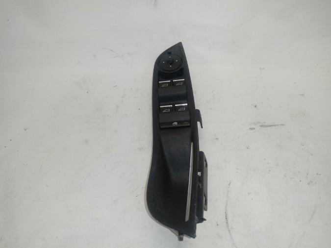 MANDO ELEVALUNAS DELANTERO IZQUIERDO FORD FOCUS 2015