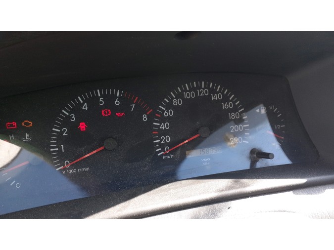 REJILLA DELANTERA TOYOTA COROLLA 2003