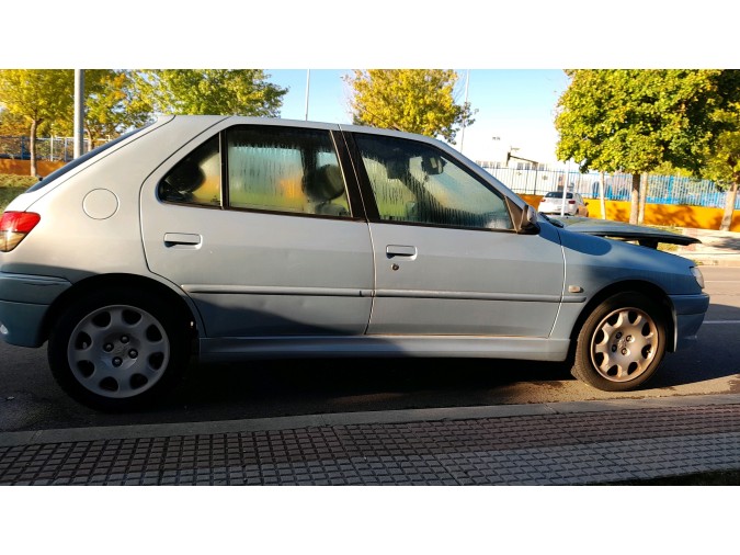 PARAGOLPES DELANTERO PEUGEOT 306 2001