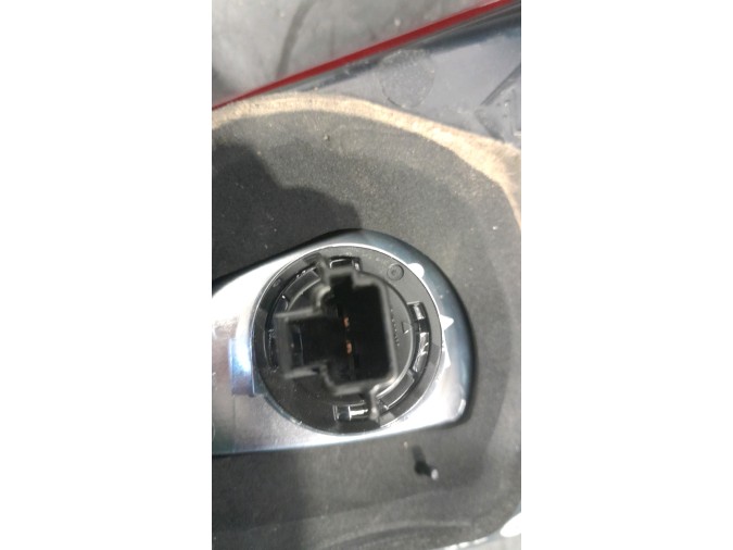 PILOTO TRASERO IZQUIERDO NISSAN PULSAR 2017