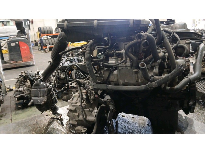 MOTOR CON ACCESORIOS Y CAJA DE CAMBIOS NISSAN PRIMERA 1997