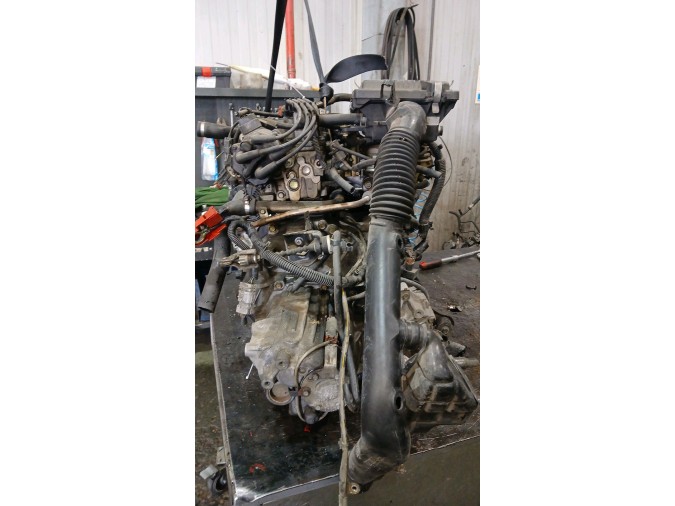 MOTOR CON ACCESORIOS Y CAJA DE CAMBIOS NISSAN PRIMERA 1997