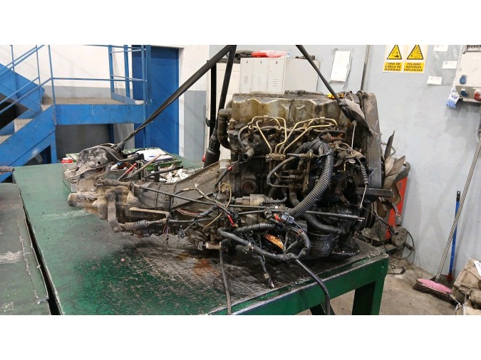 MOTOR CON ACCESORIOS Y CAJA DE CAMBIOS NISSAN VANETTE 1995