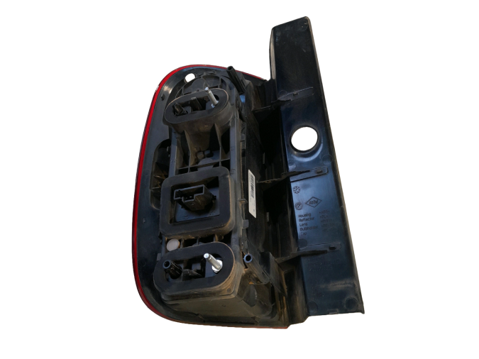 PILOTO TRASERO IZQUIERDO DACIA DUSTER 2015