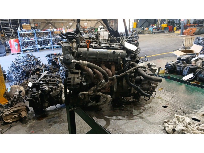 MOTOR CON ACCESORIOS Y CAJA DE CAMBIOS VOLKSWAGEN GOLF 2004